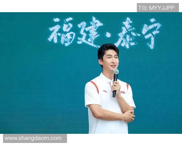 深度对话：周芳如何在网球世界中追寻梦想与成长的故事