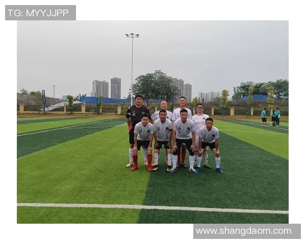 穿2号足球明星的传奇之路与场上风采的完美结合 穿2号足球明星的传奇之路与场上风采的完美结合