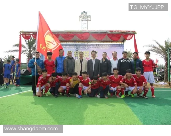 许家印携手足球明星共创中国足球新篇章助力青少年成长与发展 许家印携手足球明星共创中国足球新篇章助力青少年成长与发展